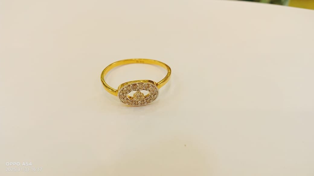 DIAMOND LADIES RING