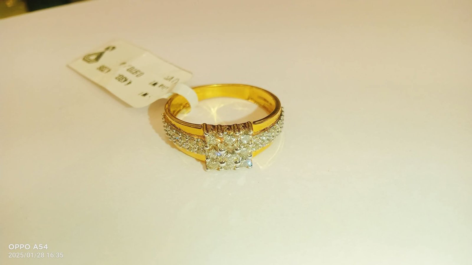 DIAMOND LADIES RING