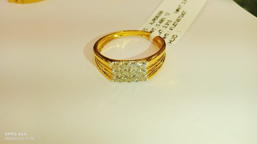 DIAMOND LADIES RING