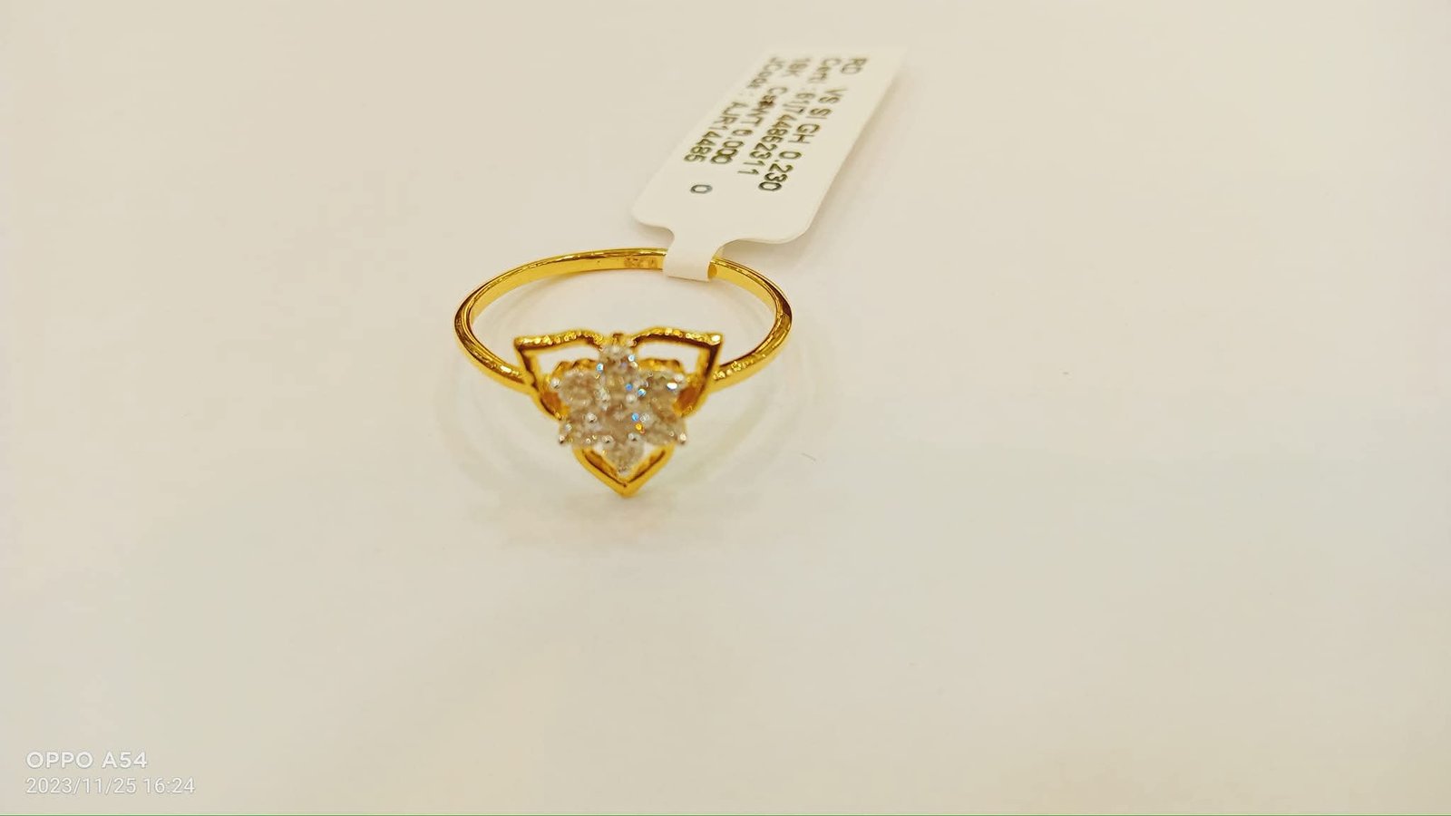DIAMOND LADIES RING