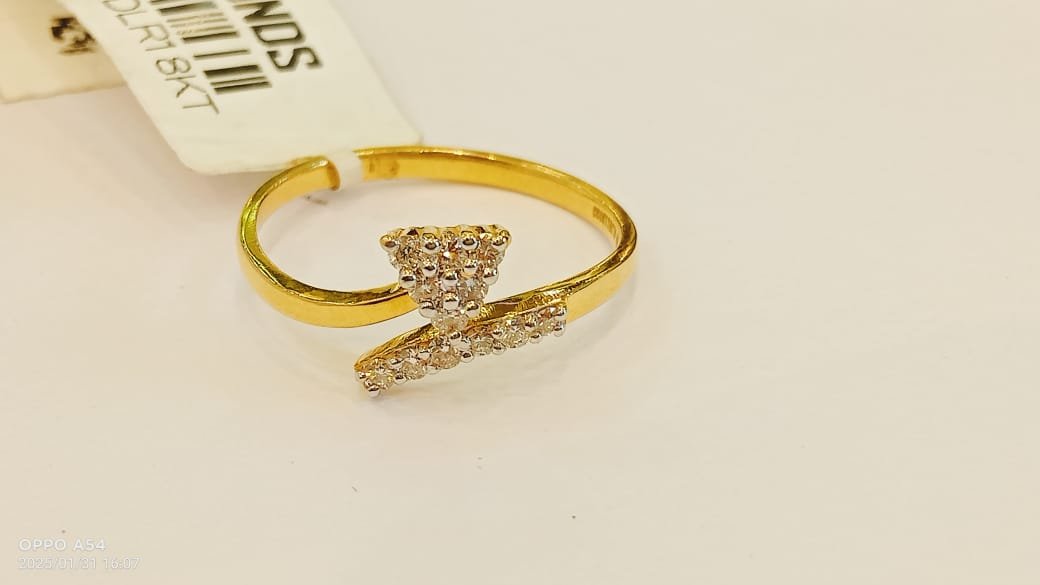 DIAMOND LADIES RING