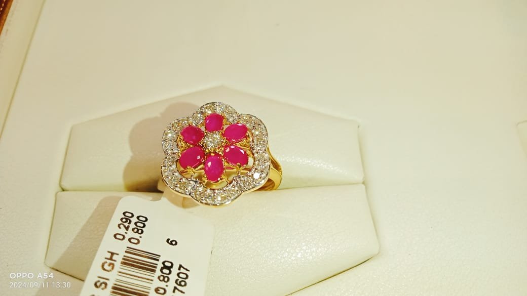 DIAMOND LADIES RING