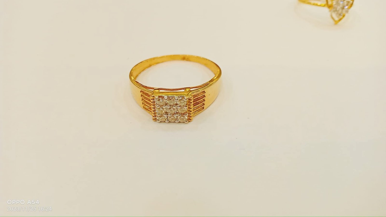DIAMOND LADIES RING