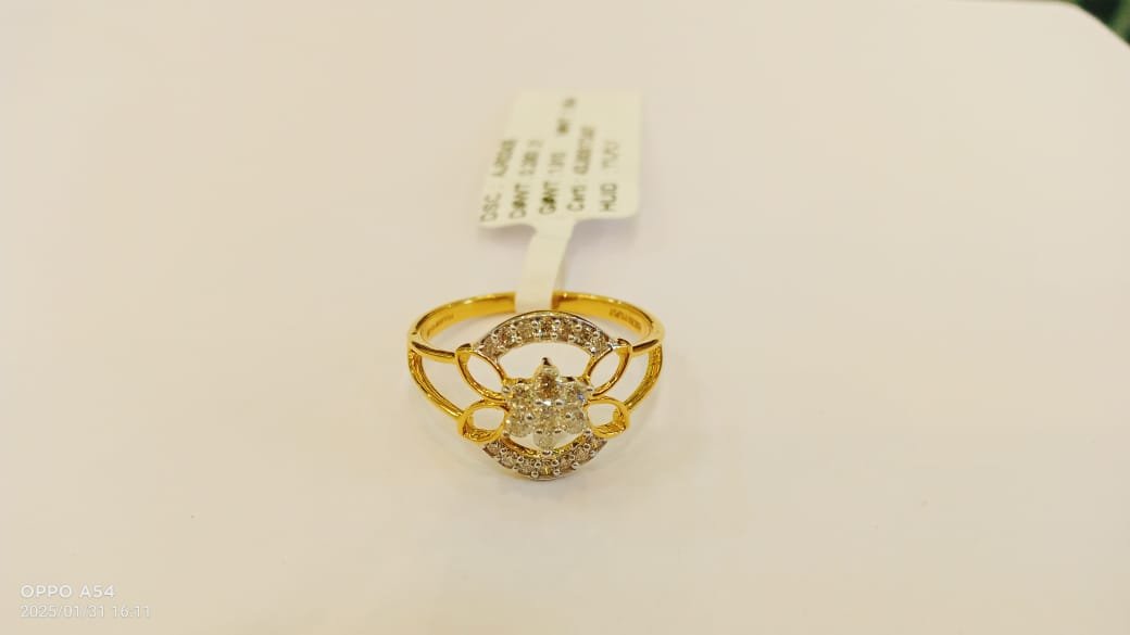 DIAMOND LADIES RING