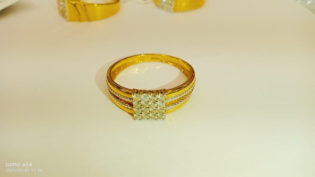 DIAMOND LADIES RING