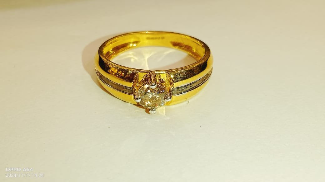 DIAMOND LADIES RING