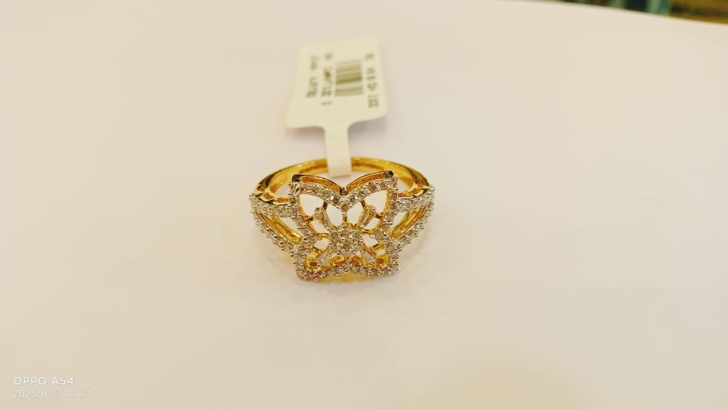 DIAMOND LADIES RING